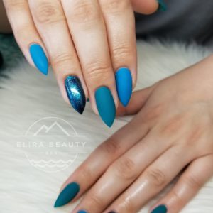 Nails (2)